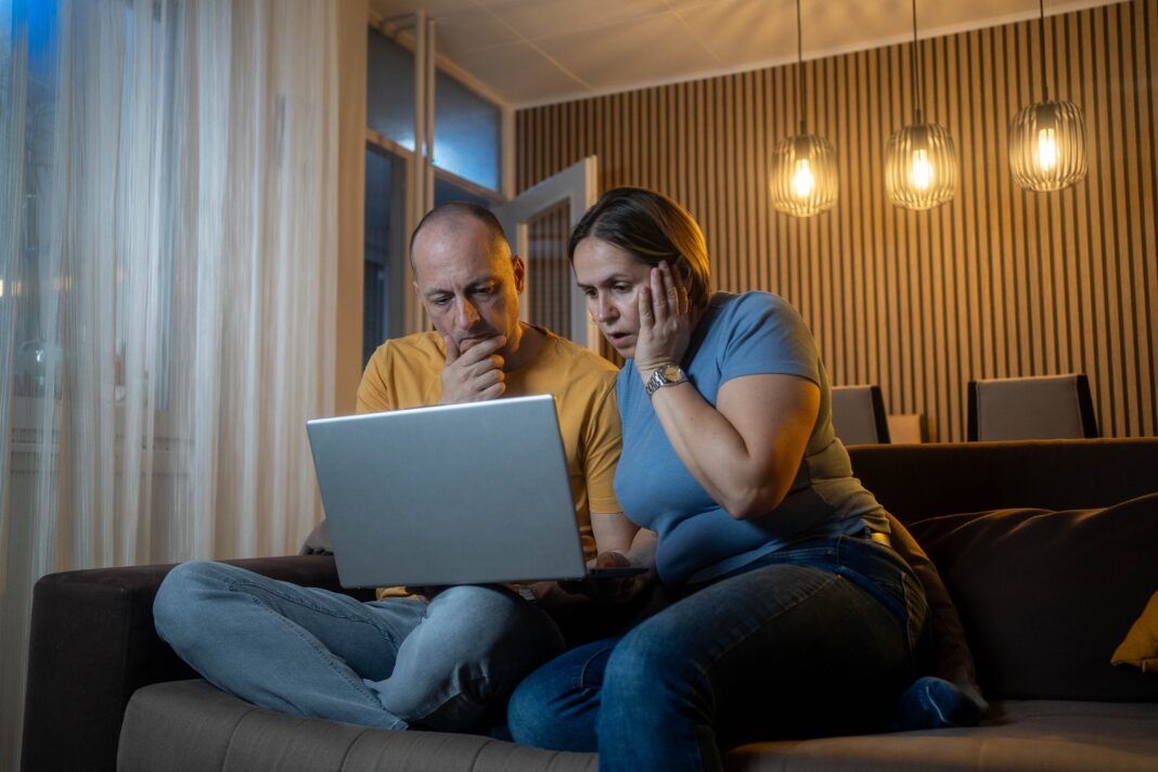 Stopy procentowe kredytów poszybowały w górę. Polacy kupujący w UK muszą liczyć się z większym oprocentowaniem.
