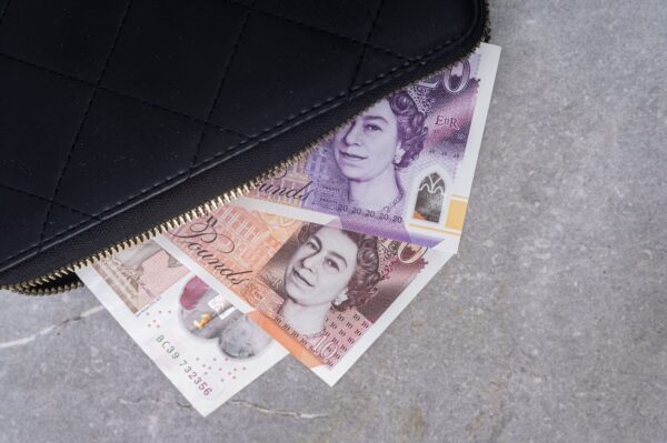 Rząd zdecydował się na obniżenie tygodniowej stawki tzw. elementu zdrowotnego Universal Credit dla nowych wnioskodawców