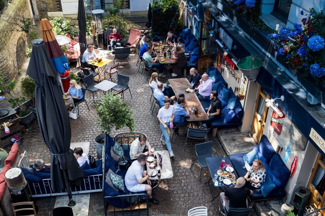 Restauracje, puby i hotele planują zwolnienia pracowników