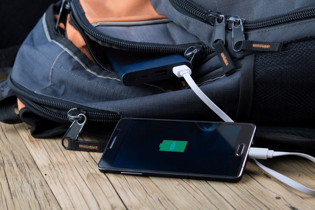 Jakie są zasady przewozu powerbanków w liniach lotniczych?