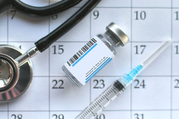 Nowe ognisko zapalenia opon mózgowych w UK. Czy szczepienia na meningokoki również dla Polaków?