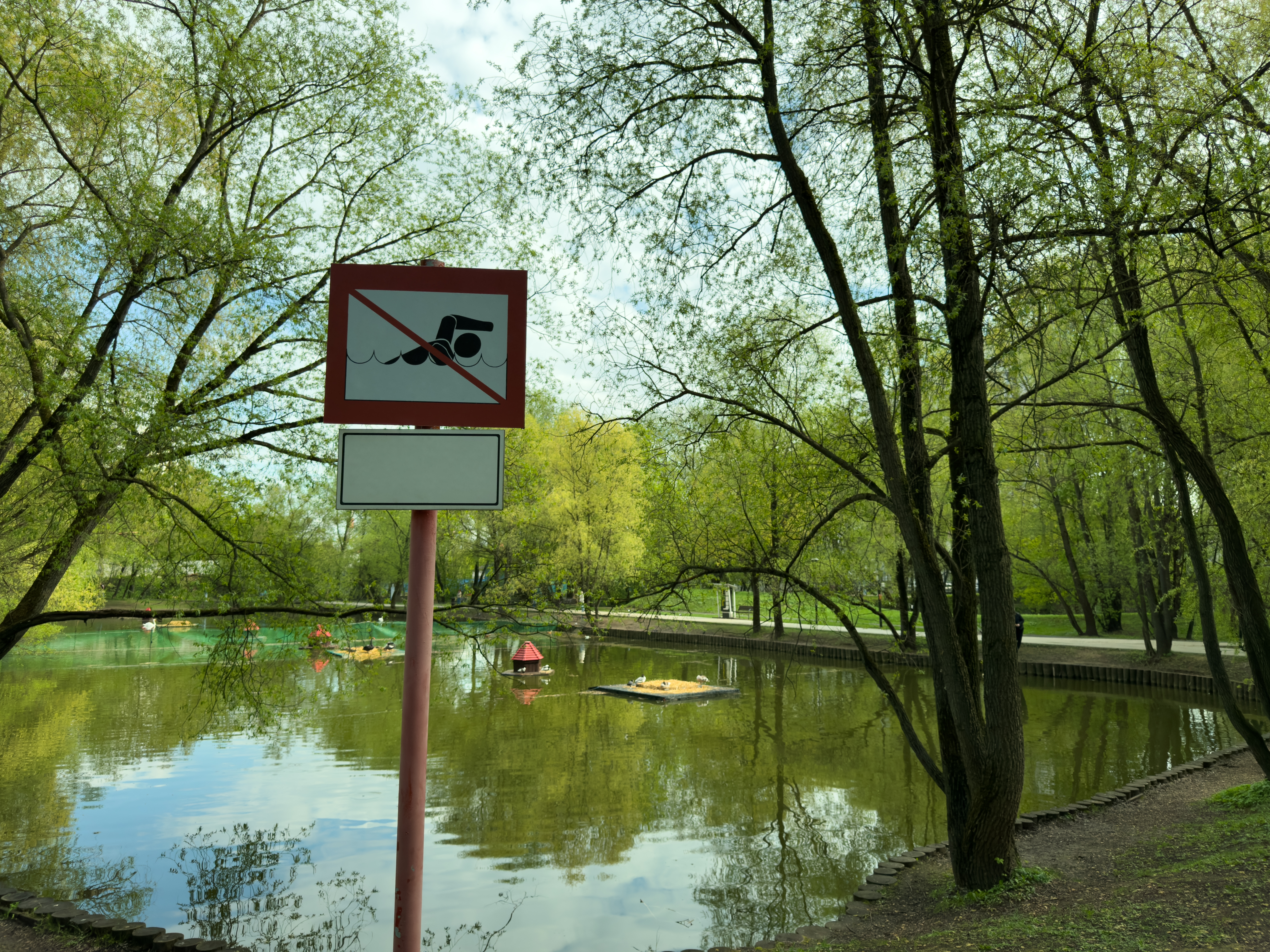 Zakaz kąpieli w niemal całej Anglii. Woda jest zagrożeniem dla zdrowia