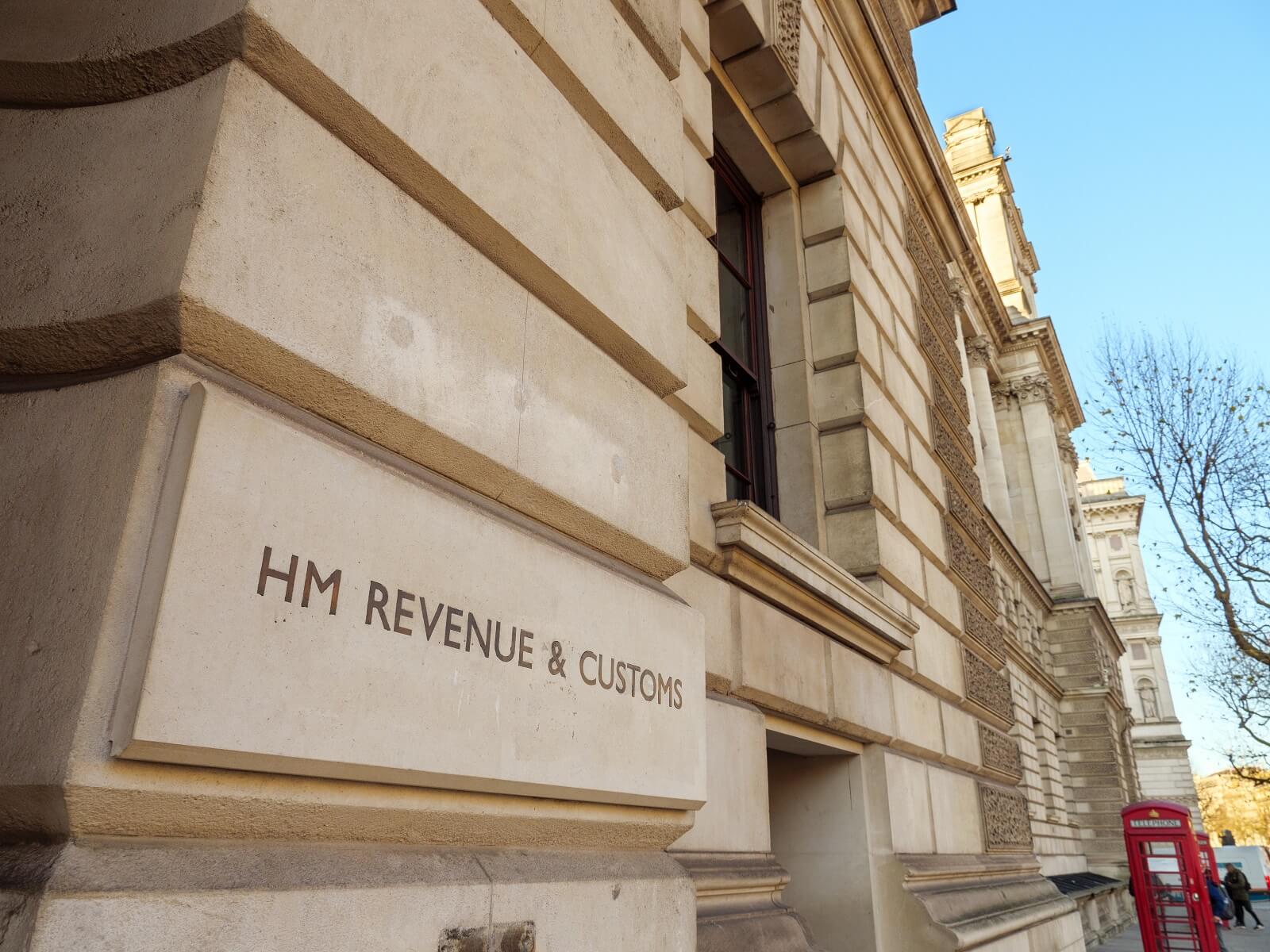 HMRC chce wprowadzić karę więzienia za błędy podatkowe. Nowe przepisy budzą niepokój