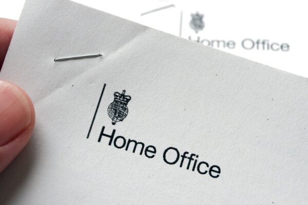 Home Office wysyła pisma z prośbą o opuszczenie kraju nawet do 5-letnich dzieci imigrantów
