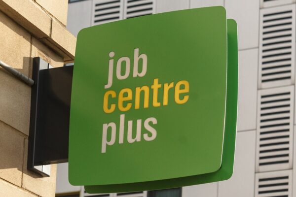 W ramach programu Jobcentre opracowuje spersonalizowany plan wsparcia w znalezieniu pracy