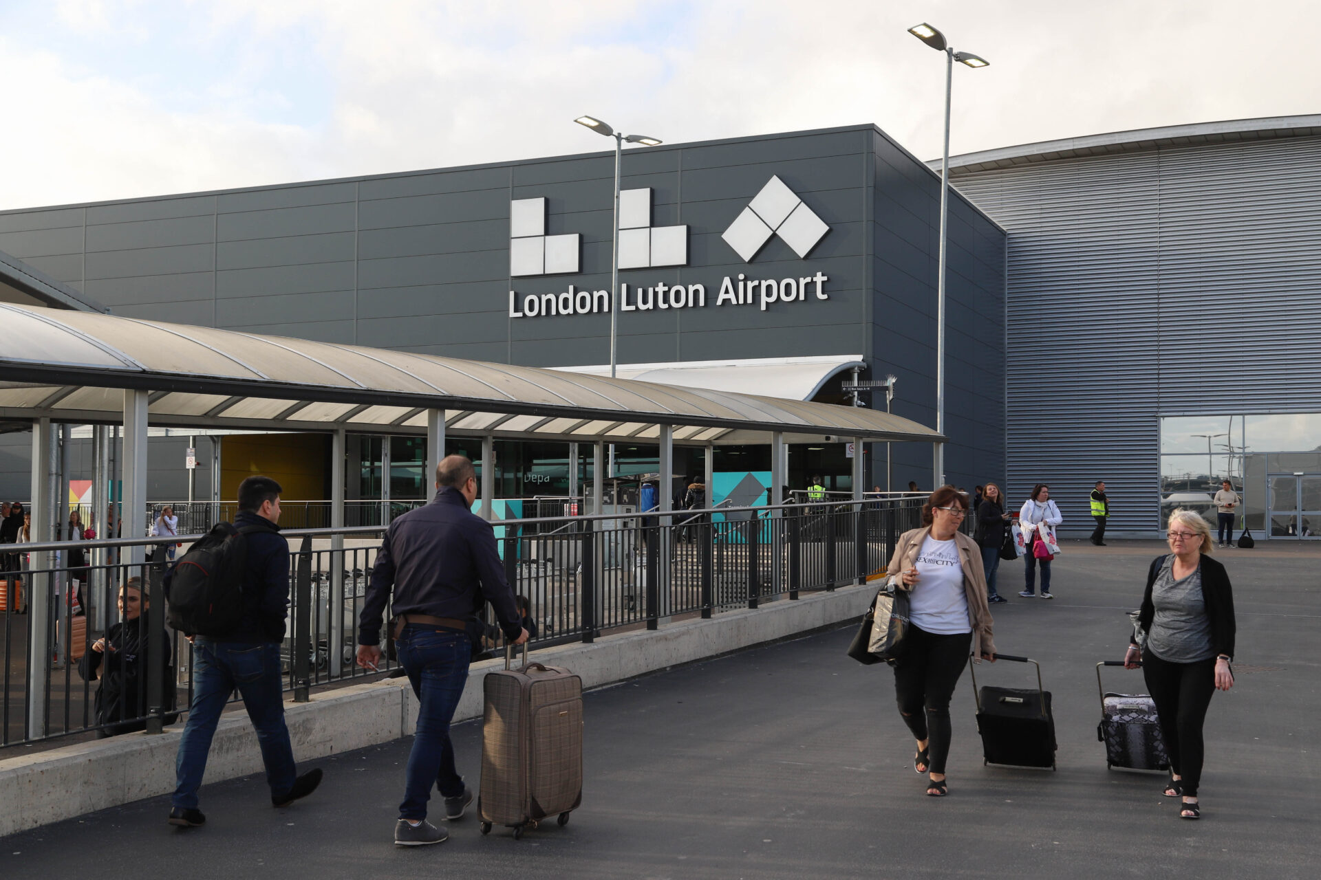 Utrudnienia w dojeździe do Luton Airport po zderzeniu pociągów do 26 czerwca