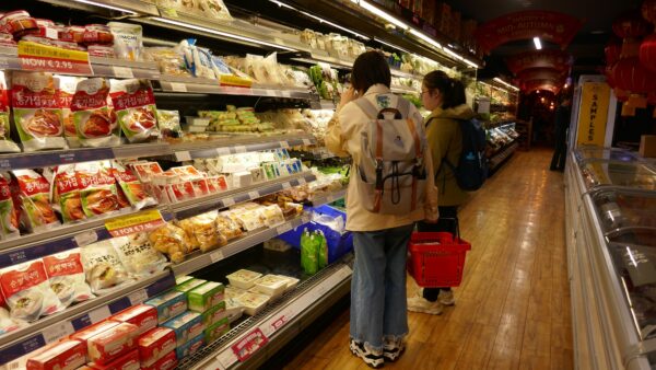 Listerioza w gotowych daniach z marketów! Sklepy apelują o zwrot
