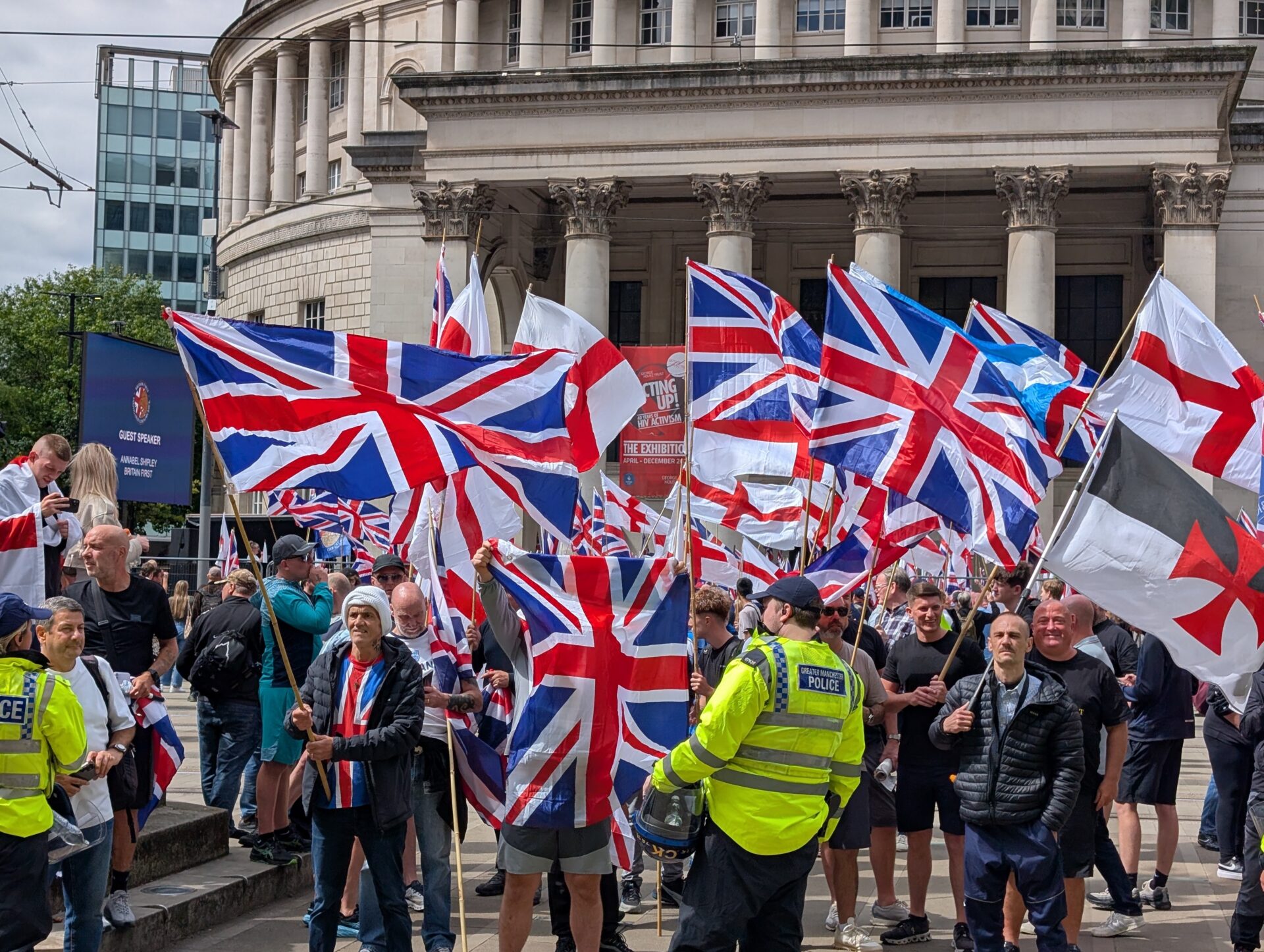 Nowe relacje z protestu w Southampton. Uczestnik demonstracji mówi o polskich flagach, Kamilu i obawach o swoją przyszłość