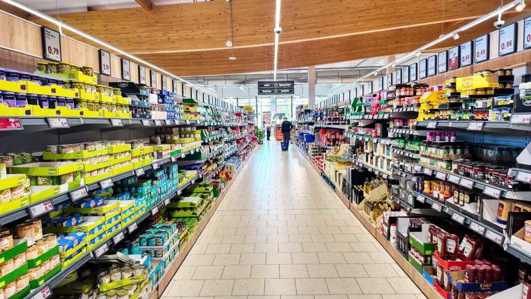 Listerioza w gotowych daniach z marketów! Sklepy apelują o zwrot