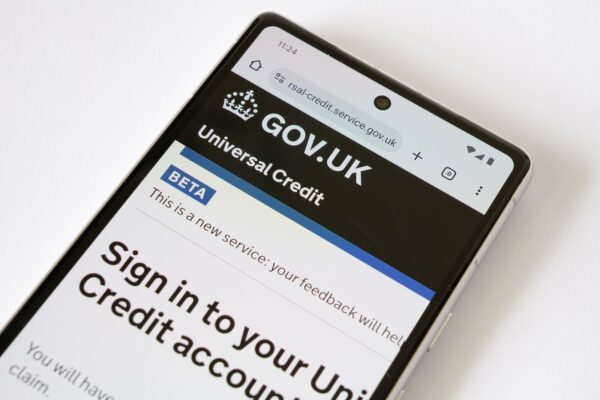 W przypadku trudności z weryfikacją cyfrową wnioskodawcy mogą zostać poproszeni o stawienie się w Jobcentre