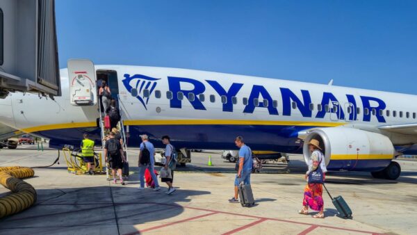 Mimo znacznego spadku zysków, Ryanair nie narzeka na brak klientów