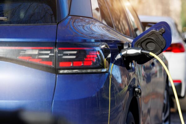 Typowy kierowca pojazdu elektrycznego będzie płacił około 240 funtów rocznie w ramach podatku