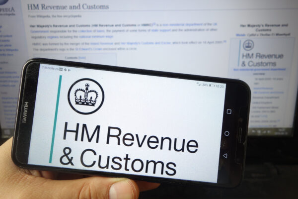 John Haley ogłasza polowanie na “podejrzane” firmy, a HMRC upraszcza zgłaszanie oszustw