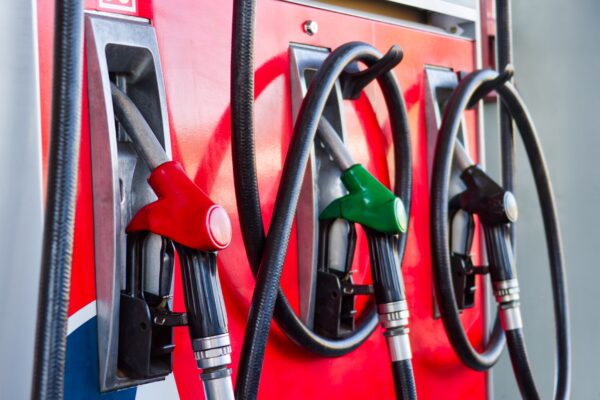 Jak znaleźć tanie paliwo w UK? Stacje paliw nie zgłaszają cen do systemu Fuel Finder.