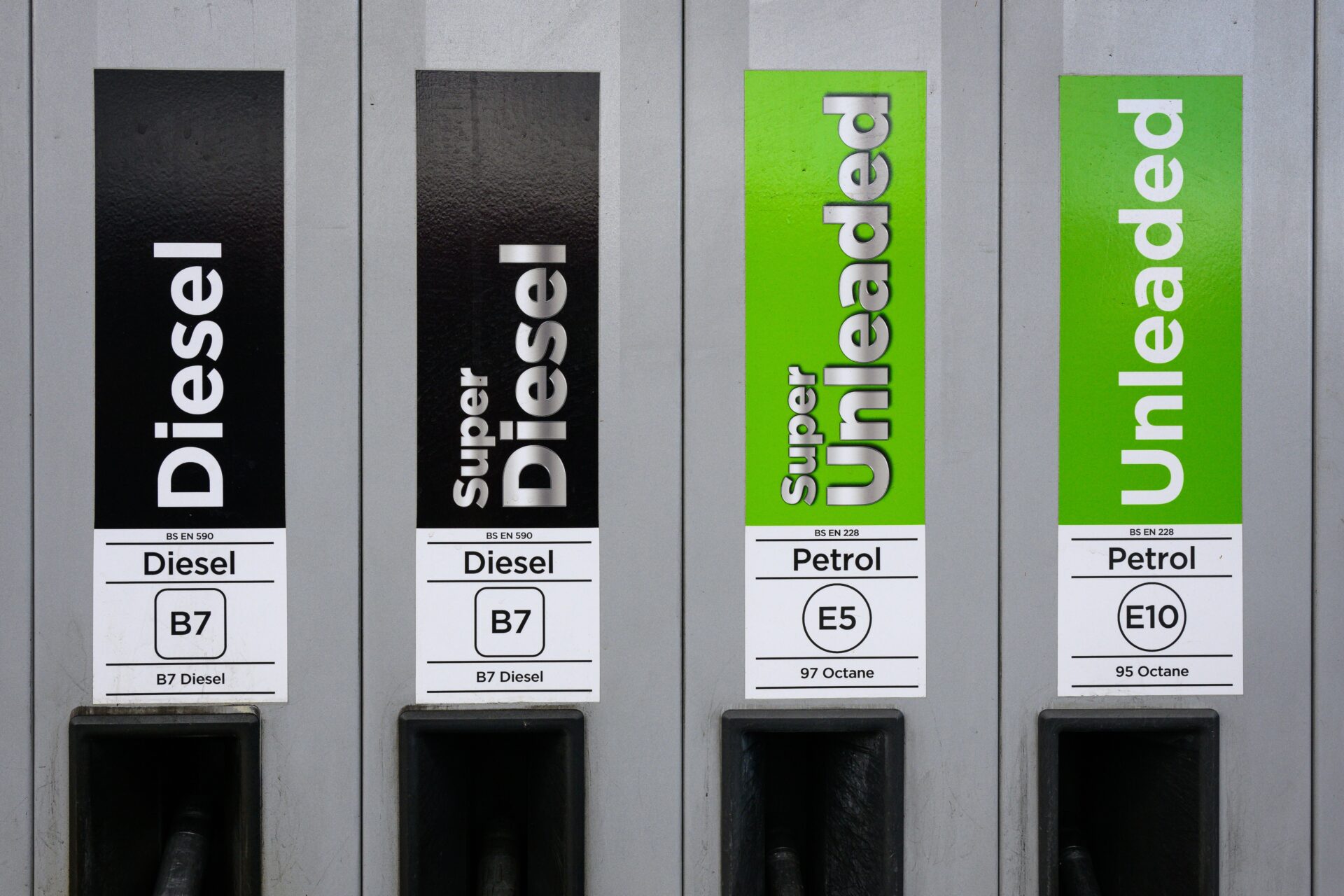 Jak znaleźć tanie paliwo w UK? Stacje paliw nie zgłaszają cen do systemu Fuel Finder.