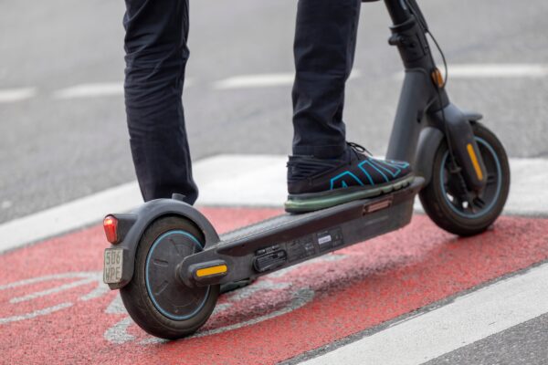 Punkty i mandaty za hulajnogę: nastolatkowie ryzykują wieloletnią blokadę prawa jazdy