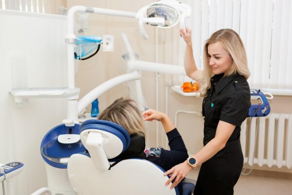 Rząd zapowiedział, że zaradzi problemowi, jednak dentyści twierdzą, że umowy są nieopłacalne