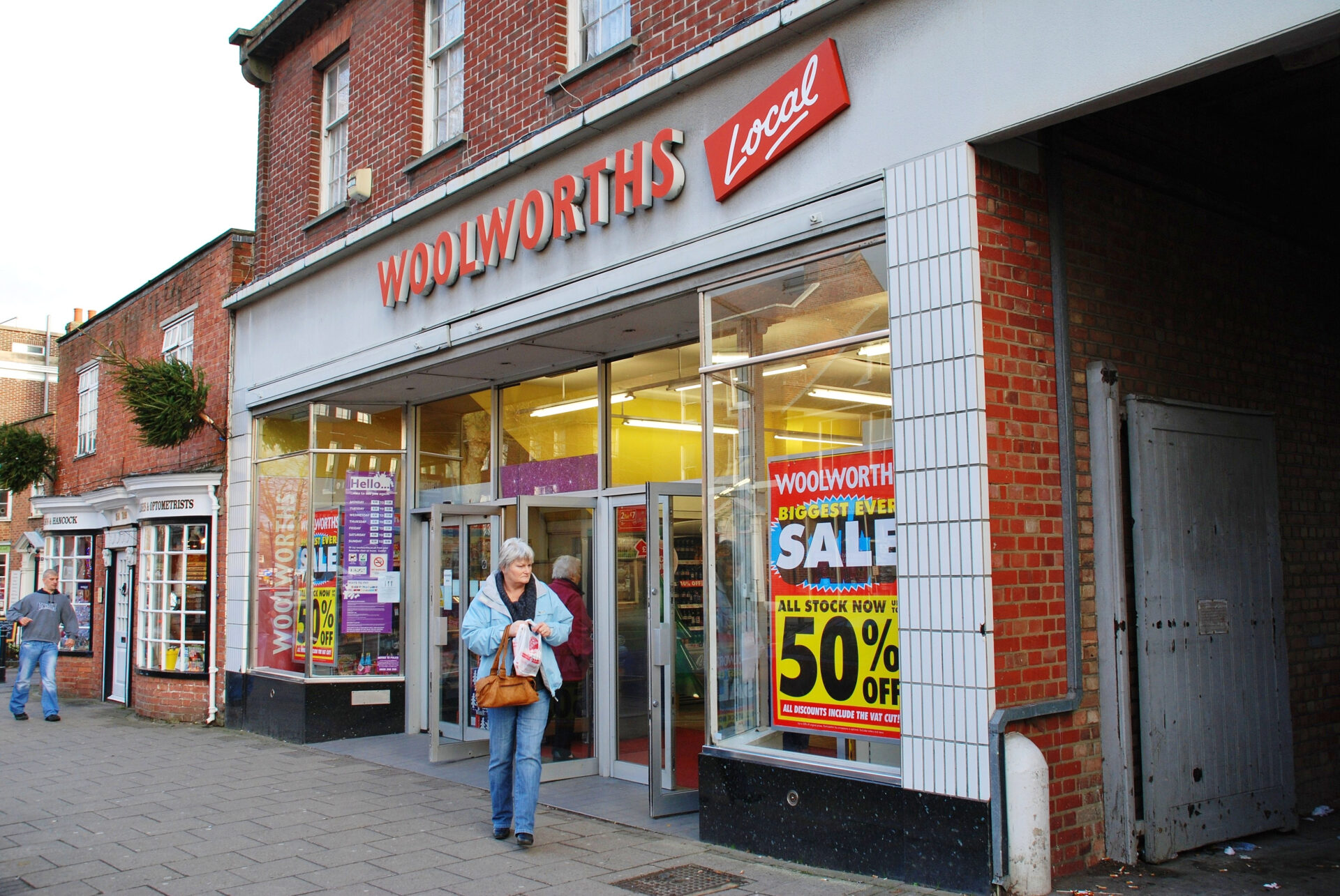Woolworths to jeden z wielu sklepów, które na dobre zniknęły z brytyjskich ulic. Foto: Shutterstock