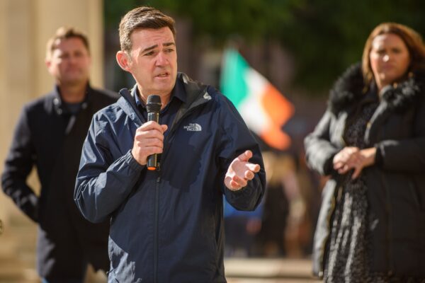 Burnham nie wyklucza podwyżek podatków. Co to oznacza dla Polaków w UK?