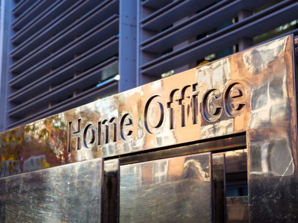 Ponad 1250 zatrzymań w Londynie. Home Office zaostrza walkę z nielegalną pracą