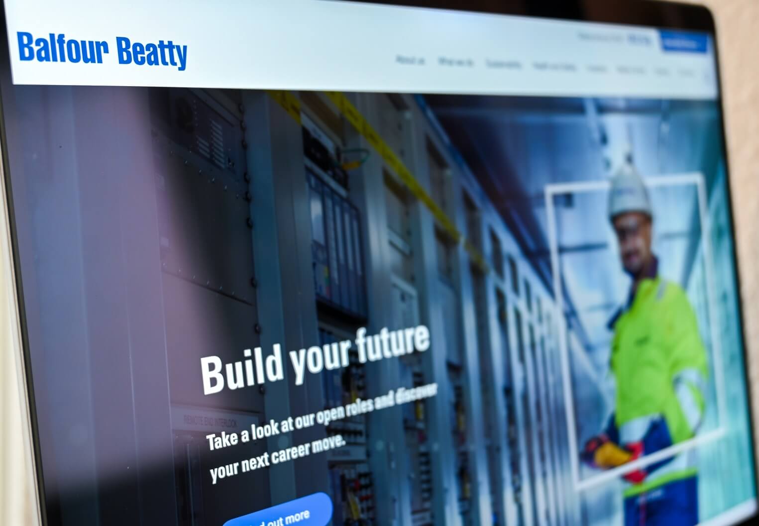 Balfour Beatty stworzy miejsca pracy w budowlance