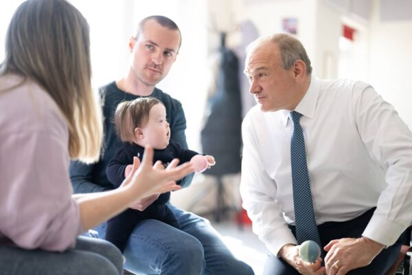 Ed Davey, lider Liberalnych Demokratów idzie w swoich obietnicach o krok dalej i zapowiada obniżkę podatków