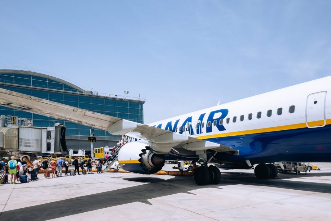 Ryanair tnie koszty zmniejszając liczbę zimowych lotów