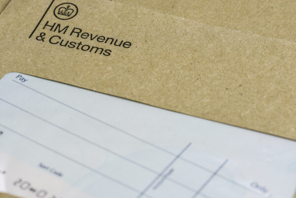 HMRC wysyła listy P800, ale ponad 700 tysięcy osób nie odbiera należnego zwrotu podatku
