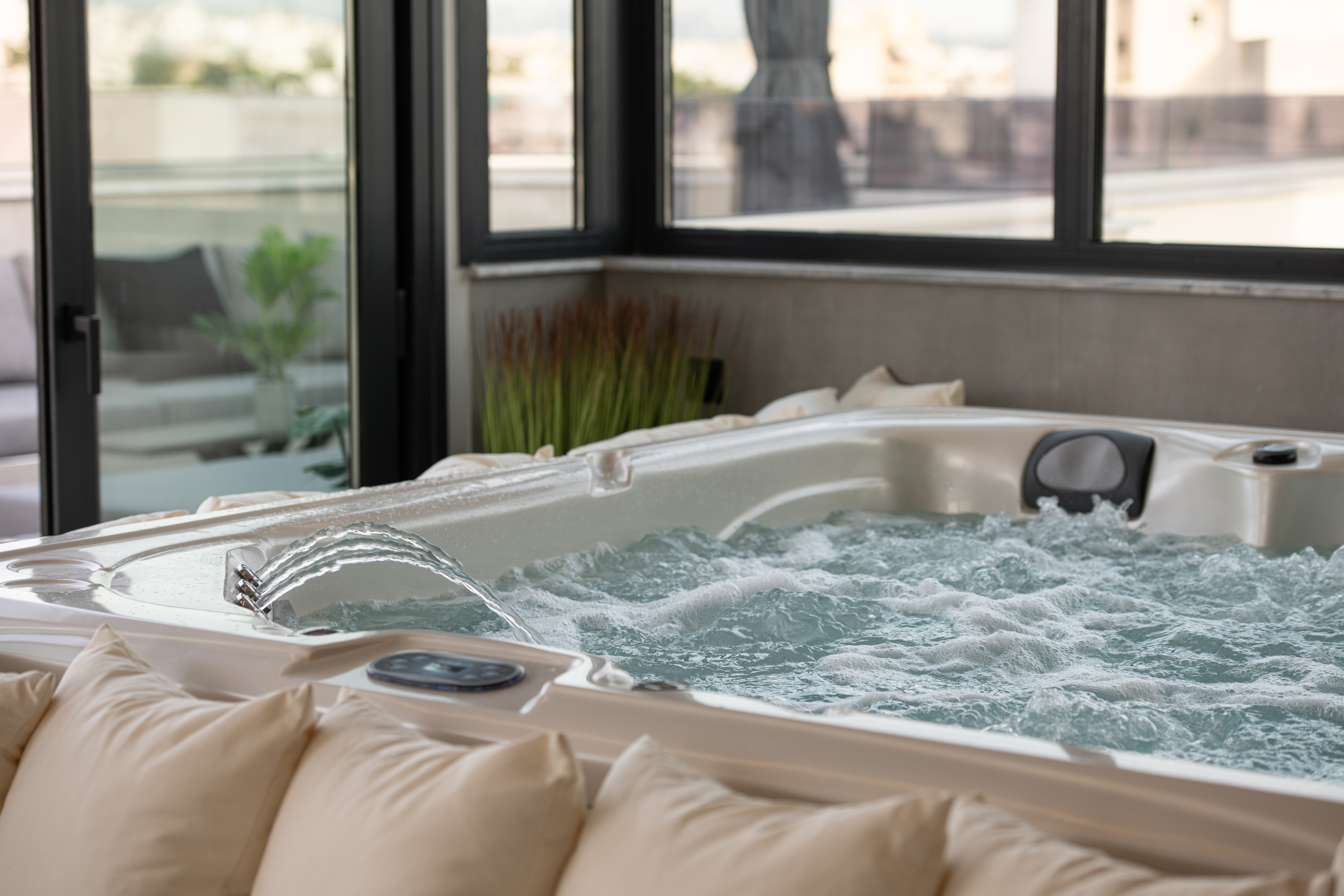 Śmierć małżeństwa z Londynu w jacuzzi wywołała lawinę pytań o bezpieczeństwo tego typu urządzeń. Czy jest się czego obawiać? Foto: Shutterstock