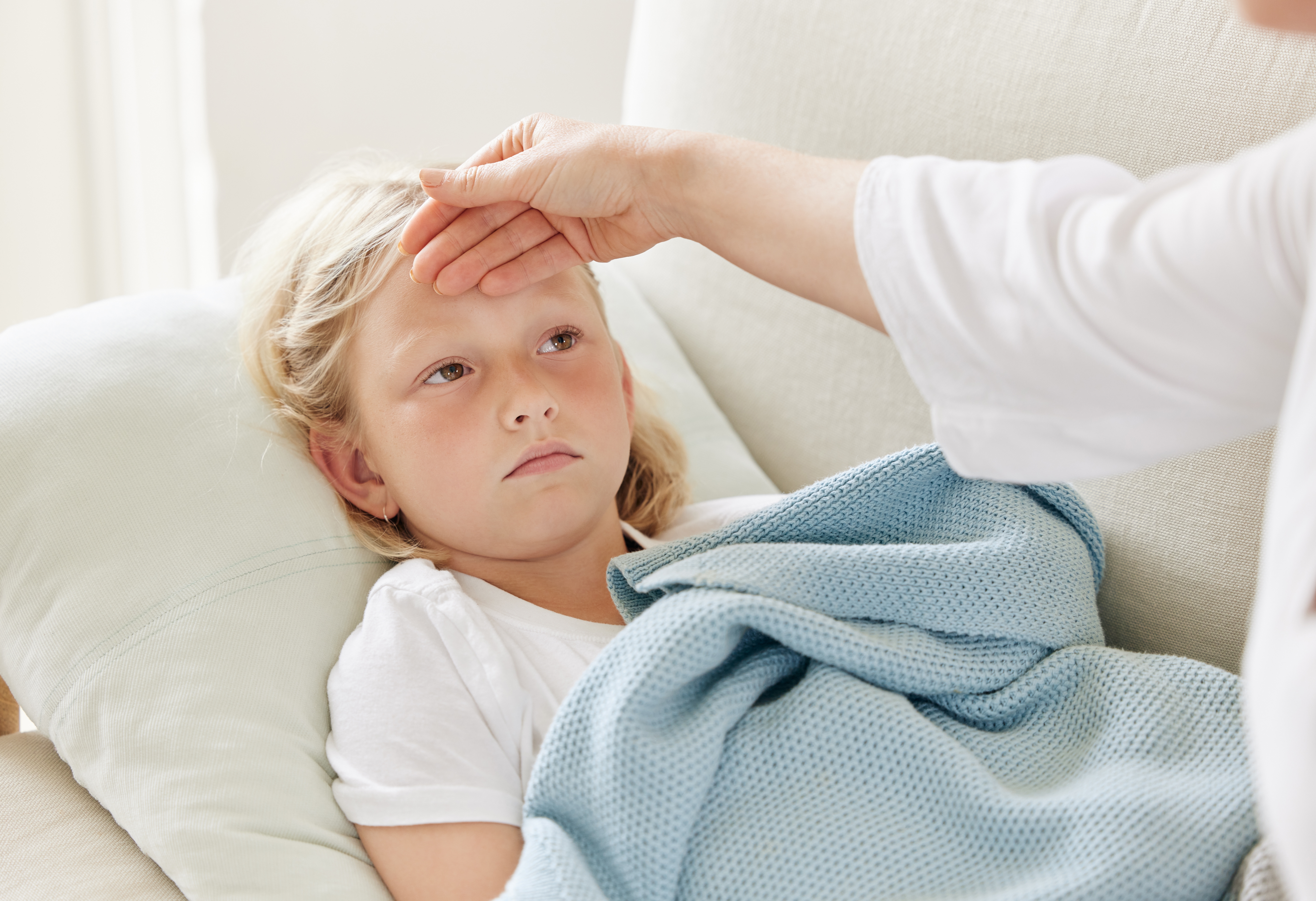 Kiedy dawać leki przeciwgorączkowe dziecku? Zalecenie NHS. Foto: Shutterstock