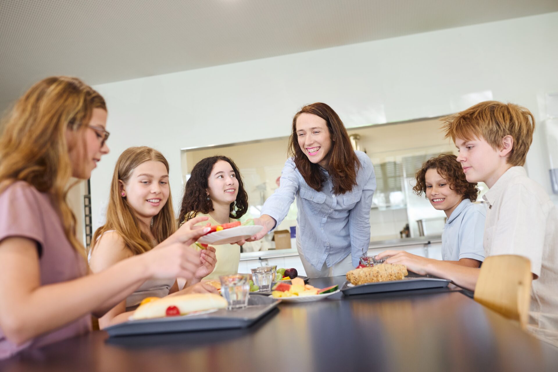 Wielka wojna o szkolne posiłki. Dieta planetrna w Polsce i radykalne zmiany na stołówkach szkolnych w Wielkiej Brytanii. Foto: Shutterstock