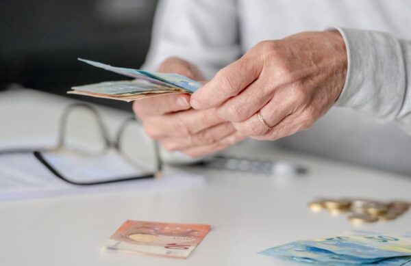Kwestie finansowe to tylko jeden z powodów utrzymania aktywności zawodowej w wieku emerytalnym
