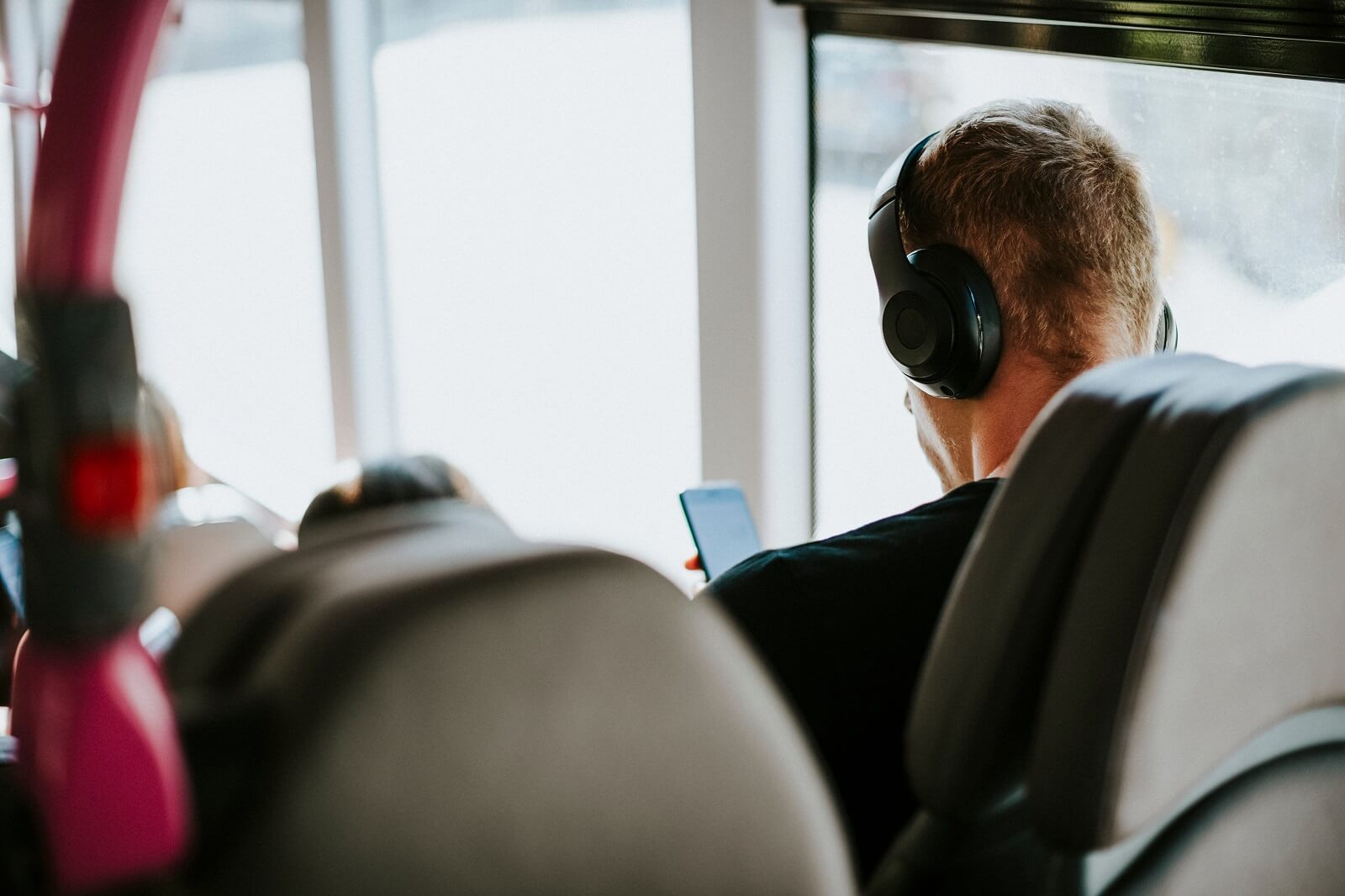 Kary za puszczenie głośnej muzyki w autobusie