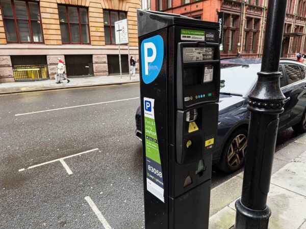 Aplikacje parkingowe narażają kierowców na ukryte koszty