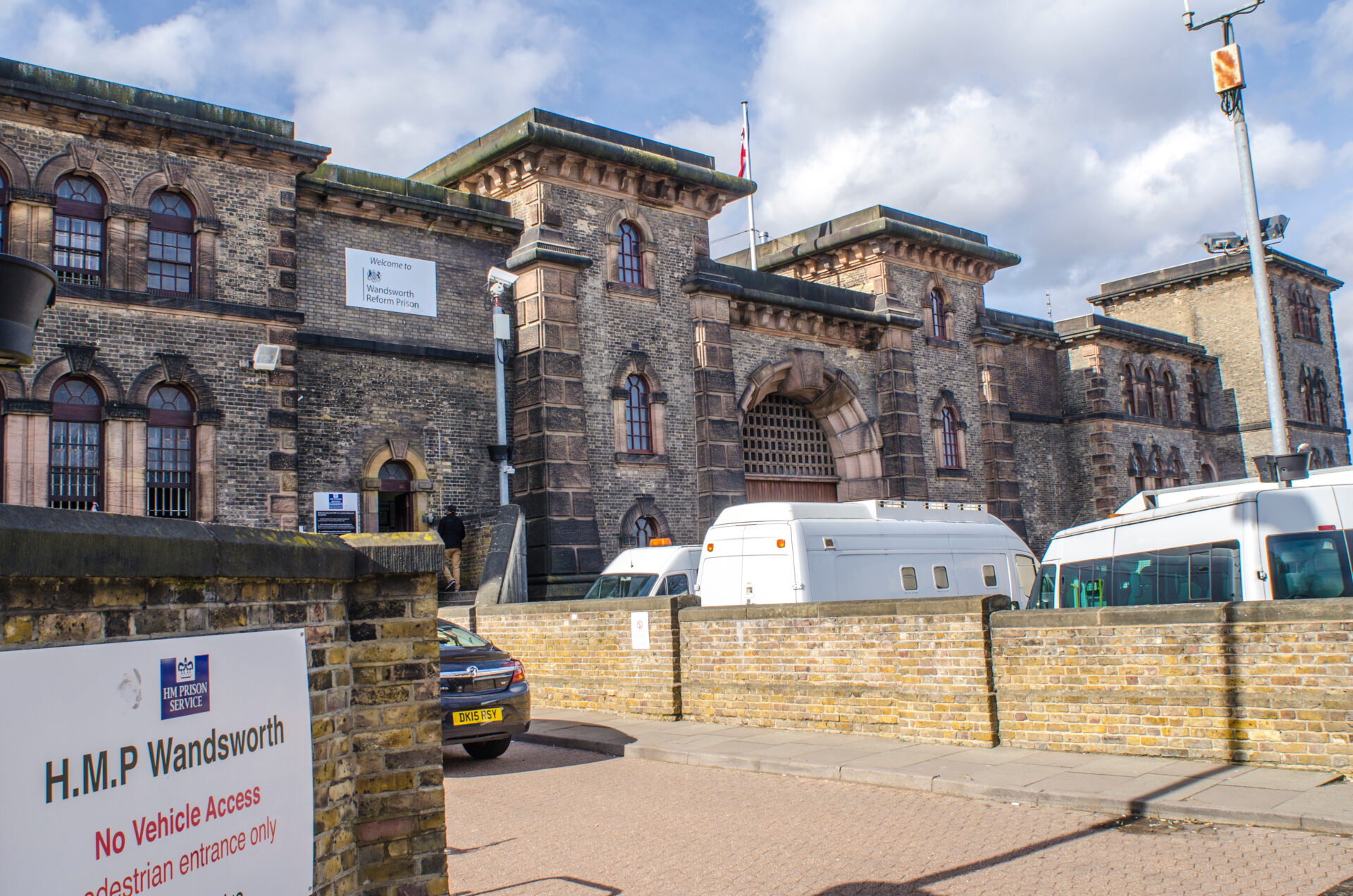 Her Majesty's Prison Wandsworth. Wielka Brytania zwalnia więźniów w ramach early release. Czy Poalcy będą deportowani? Jeśli tak to czy trafią do polskich więzień? Foto: Shutterstock
