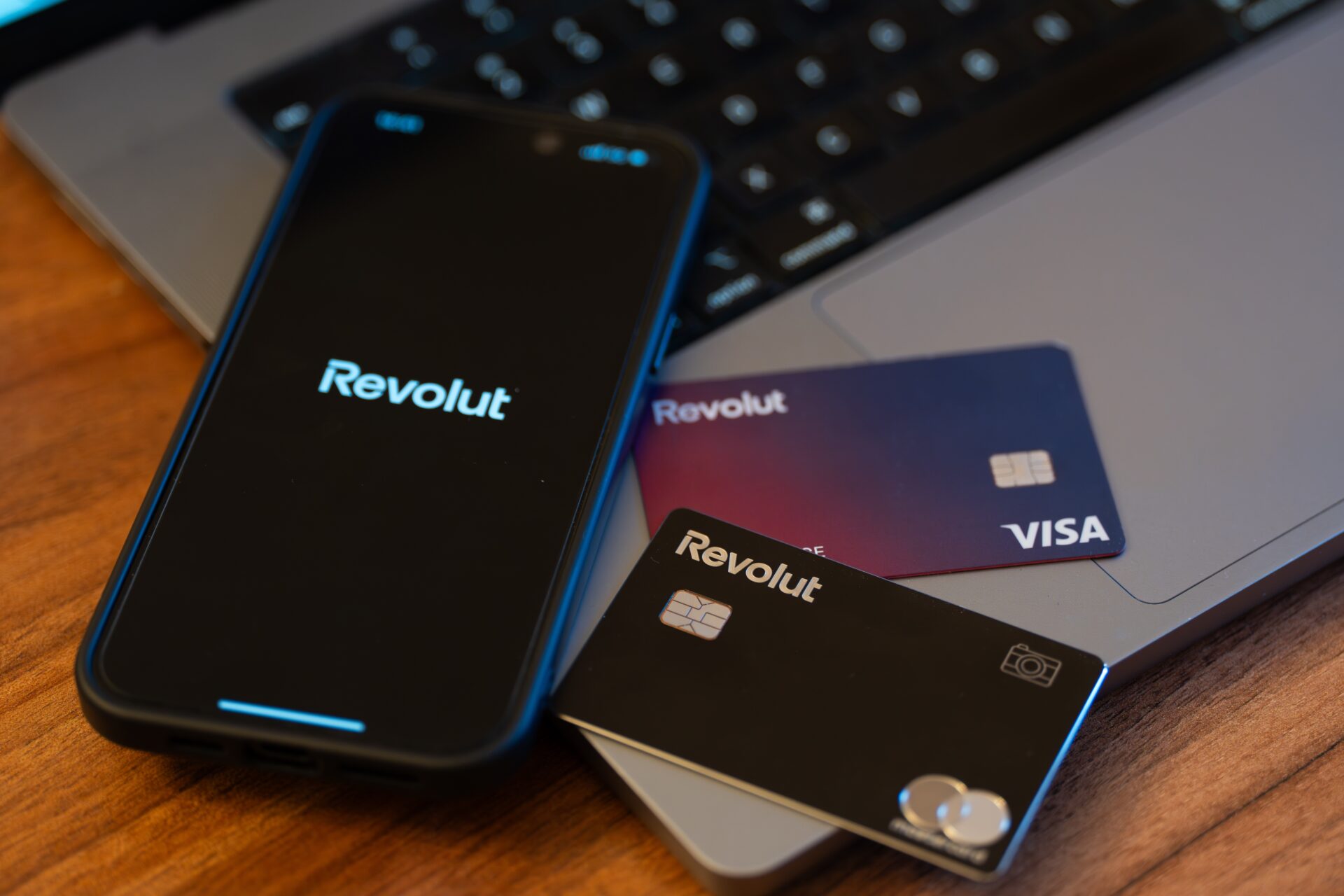 Blokada konta Revolut może zdarzyć się w najmniej oczekiwanym momencie. Klient zostaje bez dostępu do własnych pieniędzy. foto: Shutterstock