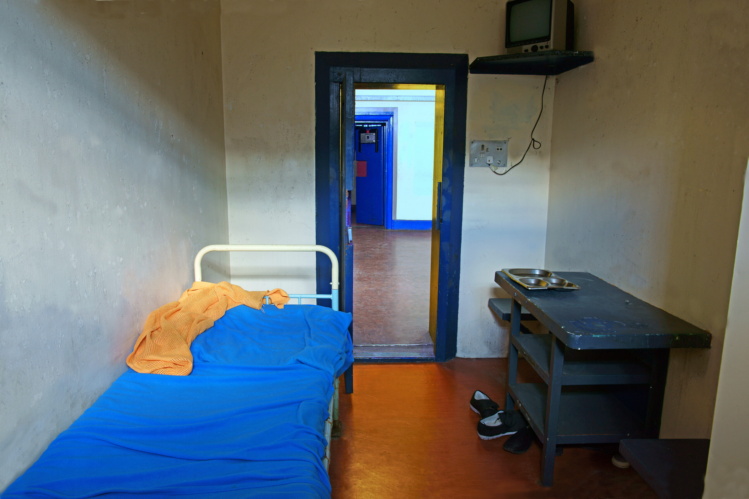 Sytuacja Polaków wypuszczonych z więzień w ramach wcześniejszych zwolnień jest niejasna. Wielu spodziewa się, że czeka ich deportacja do Polski. Foto: Shutterstock