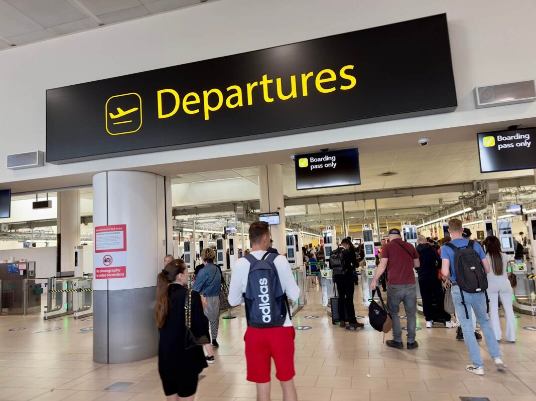 Pracownicy odprawy, kontroli paszportowej, personelu sprzątającego planują strajk na lotnisku Leeds Bradford