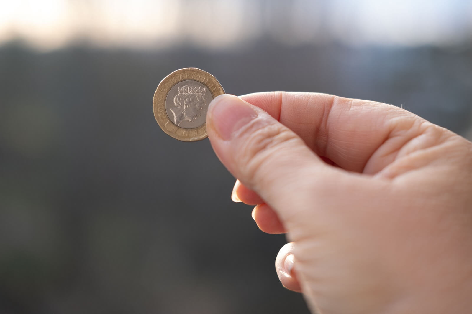 Zamrożenie płacy minimalnej miałoby być sposobem na walkę z bezrobociem wśród młodych